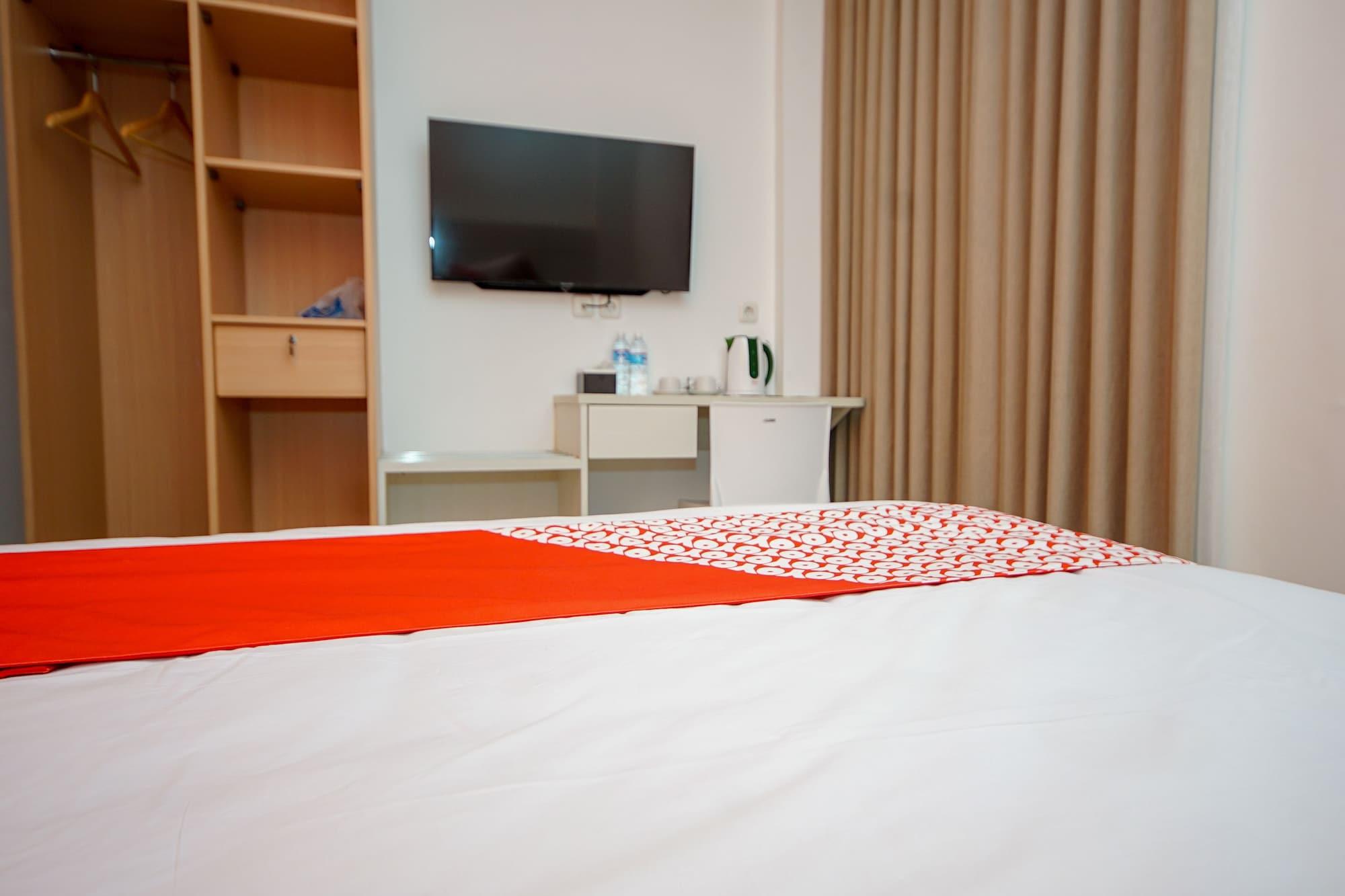 Vaccinated Staff - OYO 344 KR Hotel Palembang Exterior foto
