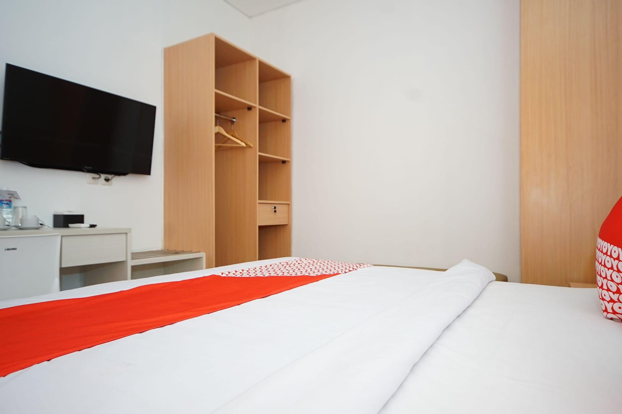 Vaccinated Staff - OYO 344 KR Hotel Palembang Exterior foto