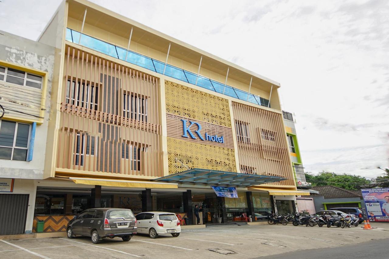 Vaccinated Staff - OYO 344 KR Hotel Palembang Exterior foto