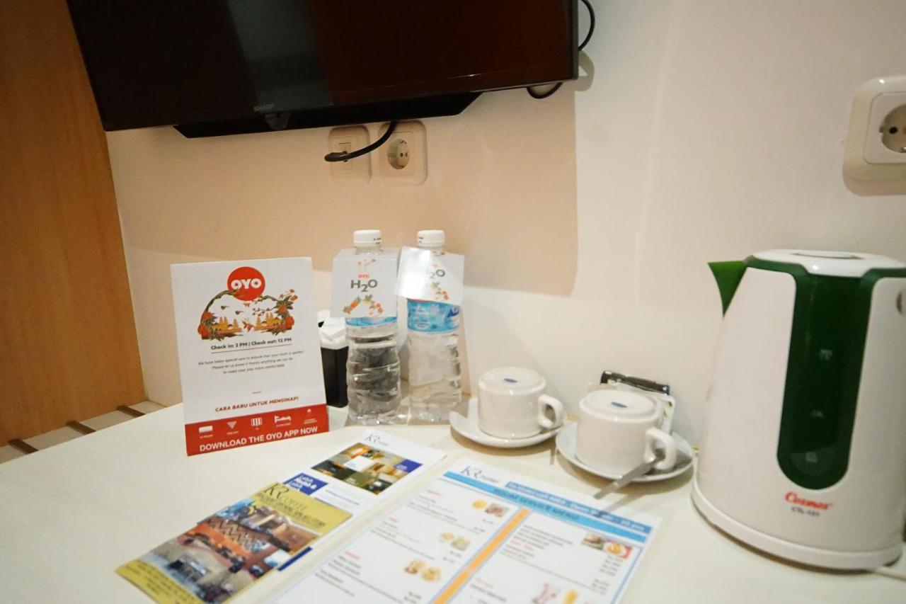 Vaccinated Staff - OYO 344 KR Hotel Palembang Exterior foto