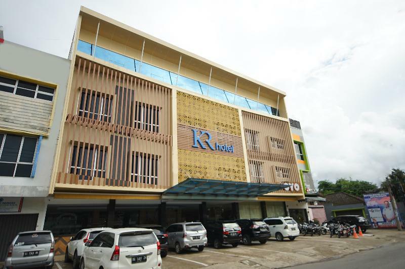 Vaccinated Staff - OYO 344 KR Hotel Palembang Exterior foto