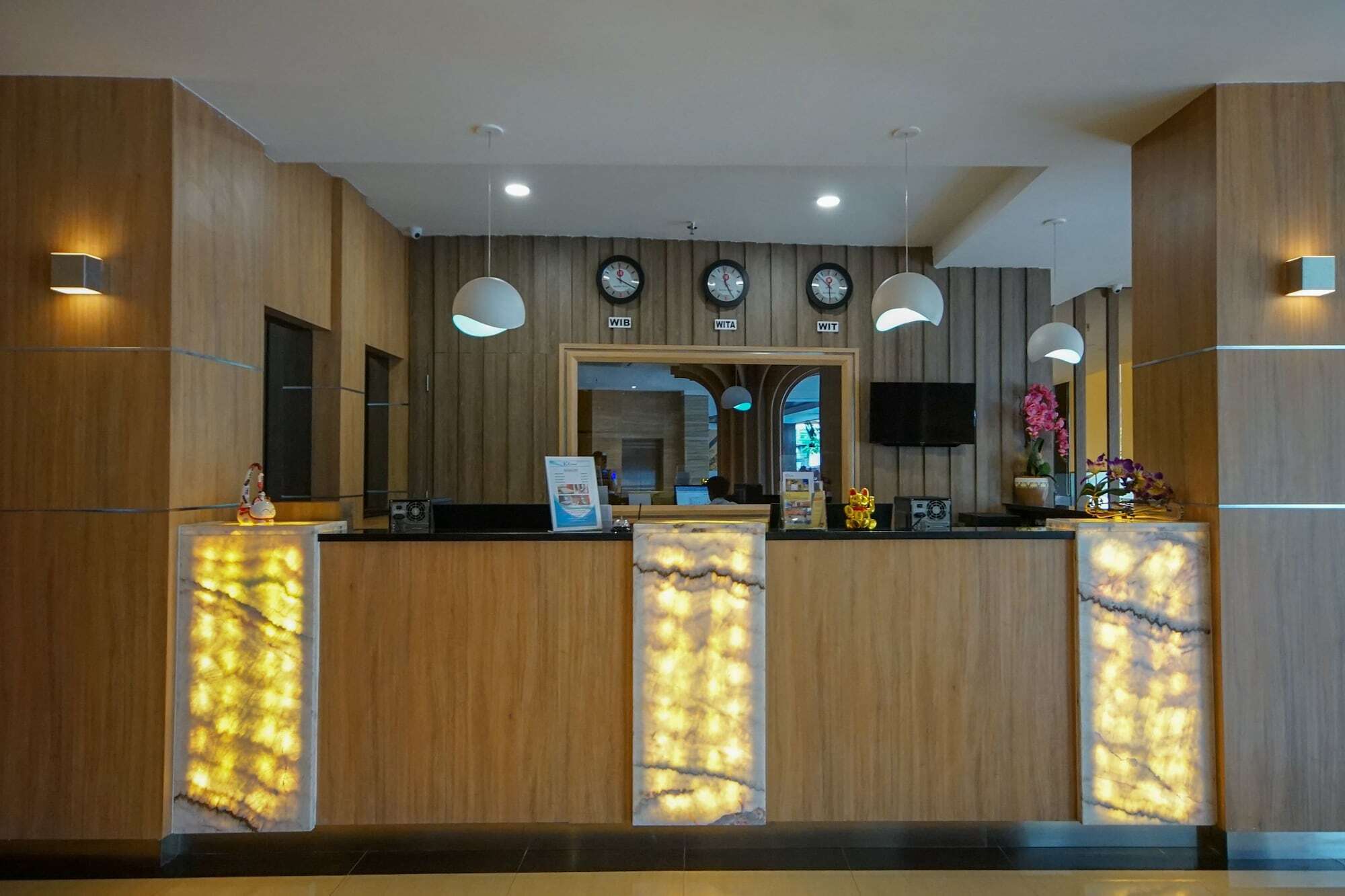 Vaccinated Staff - OYO 344 KR Hotel Palembang Exterior foto